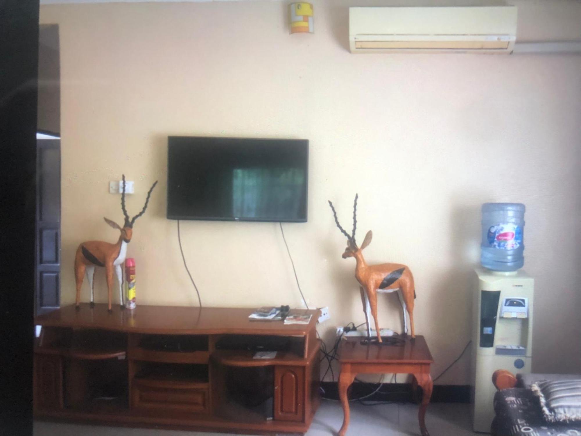 Tatys homestay Dar es Salaam Luaran gambar