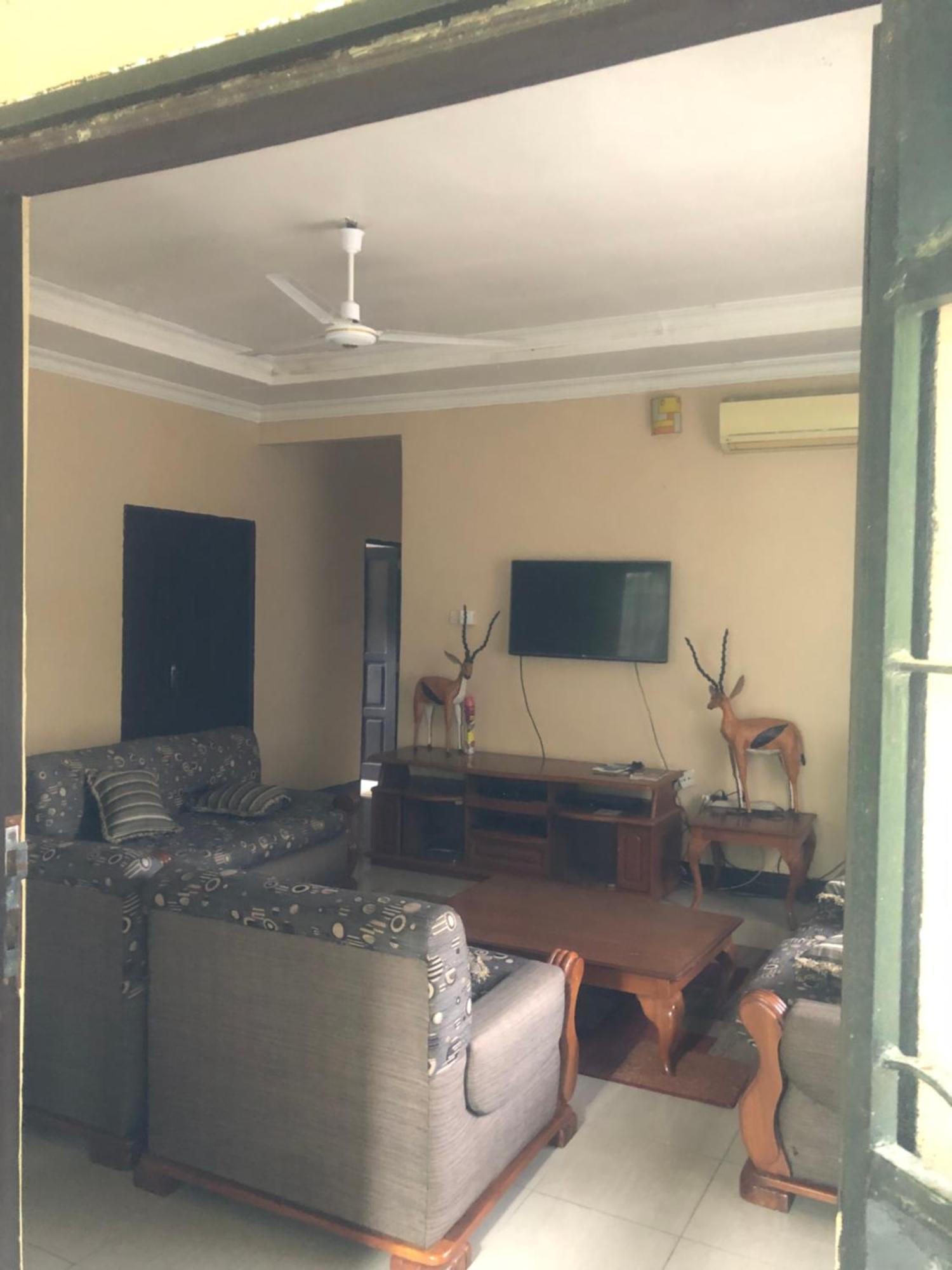 Tatys homestay Dar es Salaam Luaran gambar