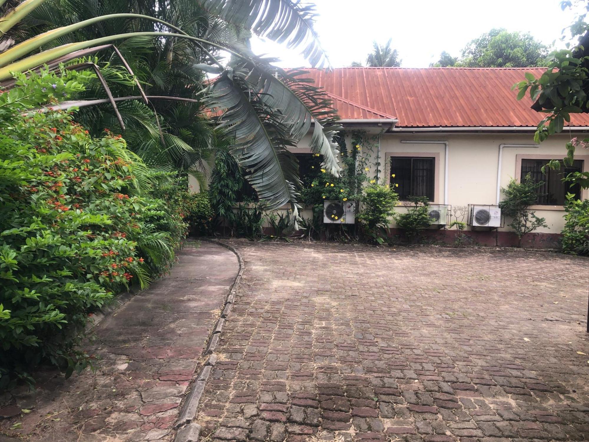 Tatys homestay Dar es Salaam Luaran gambar