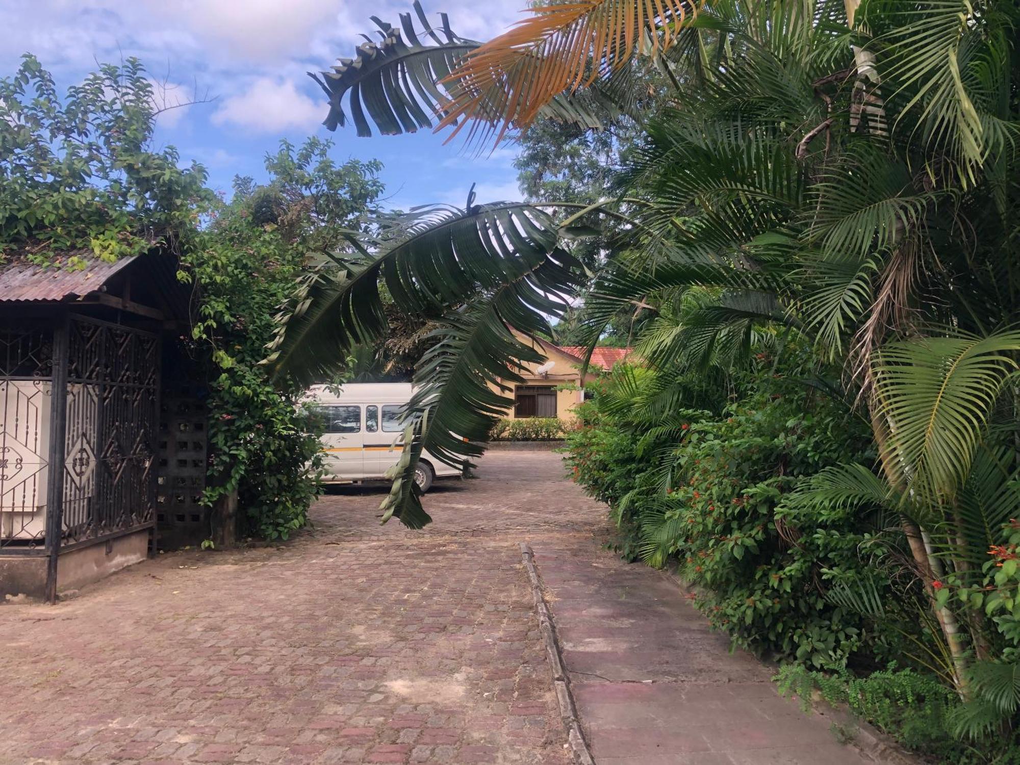 Tatys homestay Dar es Salaam Luaran gambar