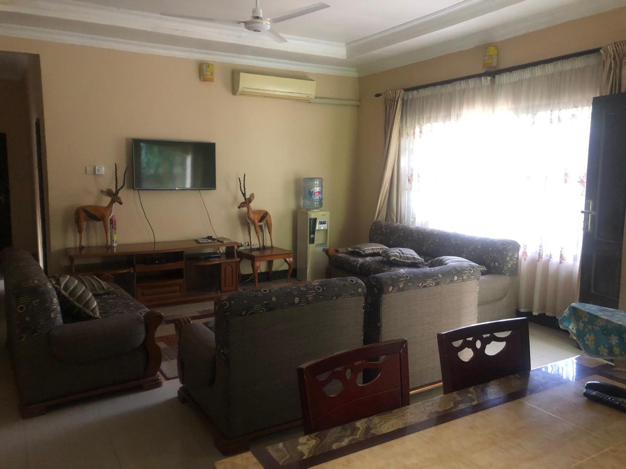 Tatys homestay Dar es Salaam Luaran gambar